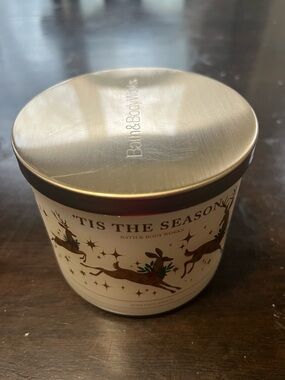 Bath & Body Works White & Gold 'Tis The Season 3-Wick Candle - Rich Red Apple